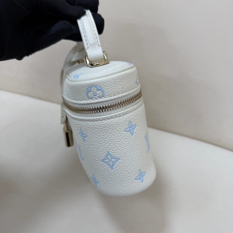 LV新款奶油藍Vanity Chain Pouch 窄版化妝包 19*12cm 99新肩帶塵袋-4