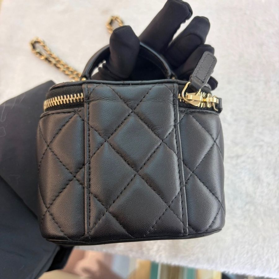 【97新 ✨ 全網最低價!】晶片新款 CHANEL 香奈兒 黑金羊皮 手柄小盒子含鏡單肩斜挎包(下單前先詢問庫存❗️)-3