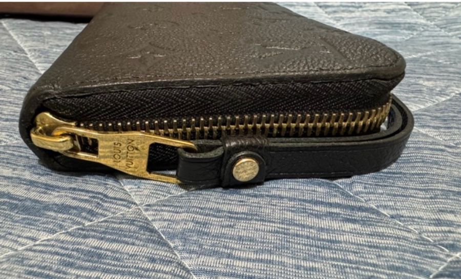 《附專櫃購證》LOUIS VUITTON LV M60571 黑色壓紋ㄇ型拉鍊 長夾 皮夾 拉鍊長夾 牛皮 老花-2