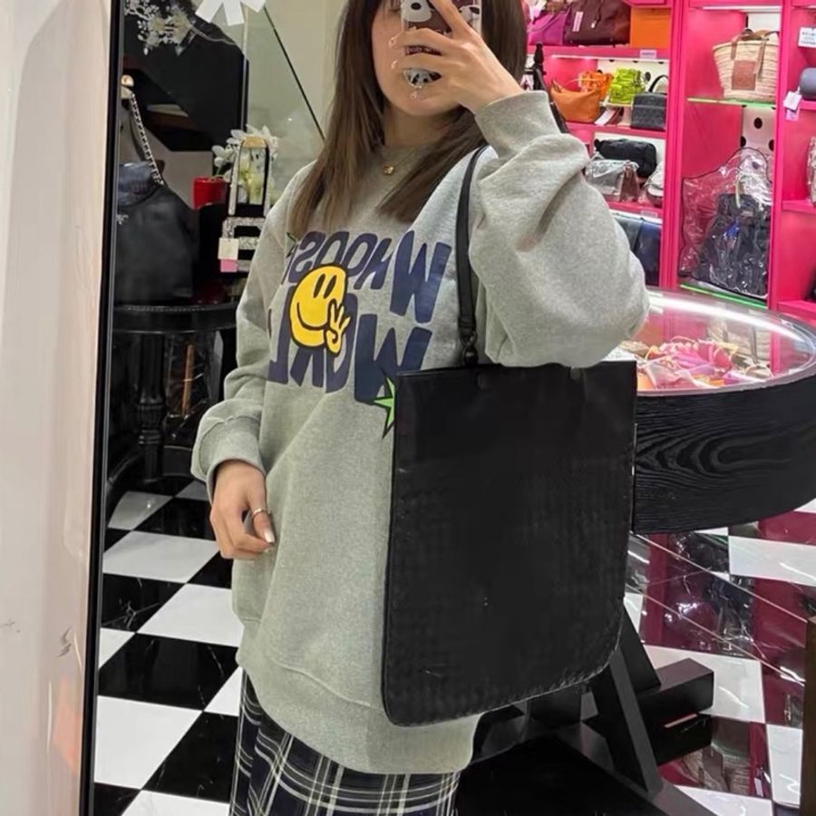 【97新 ✨ 全網最低價!】中古 BV黑色羊皮編織斜挎包 單肩包 男女適合(下單前先詢問庫存❗️)-10