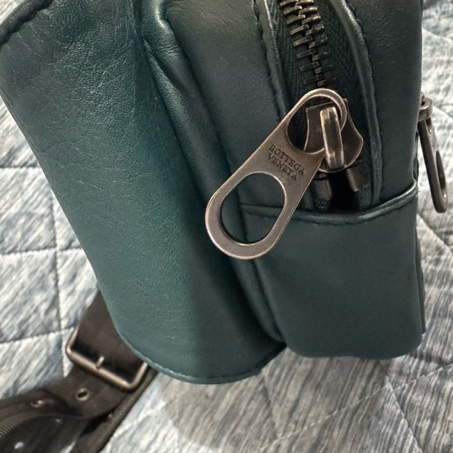 二手 BV BOTTEGA VENETA 綠色編織牛皮拉鍊腰包 胸口包 腰包 胸背包-2