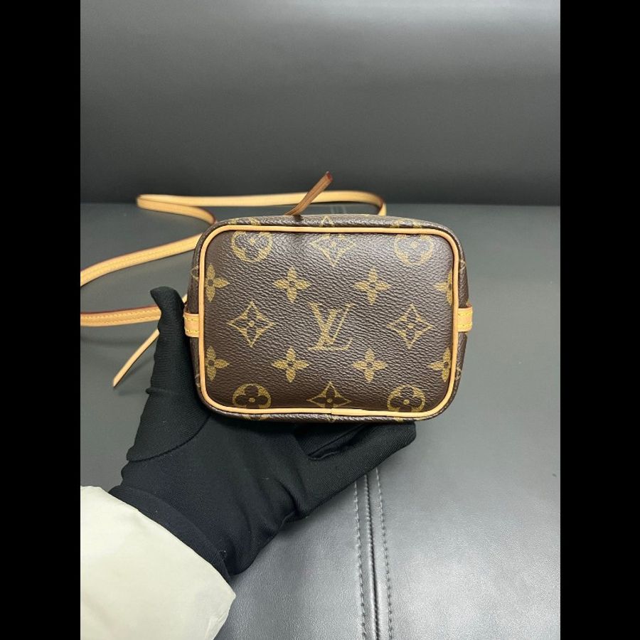 LV nano noe
老花抽繩小水桶-4