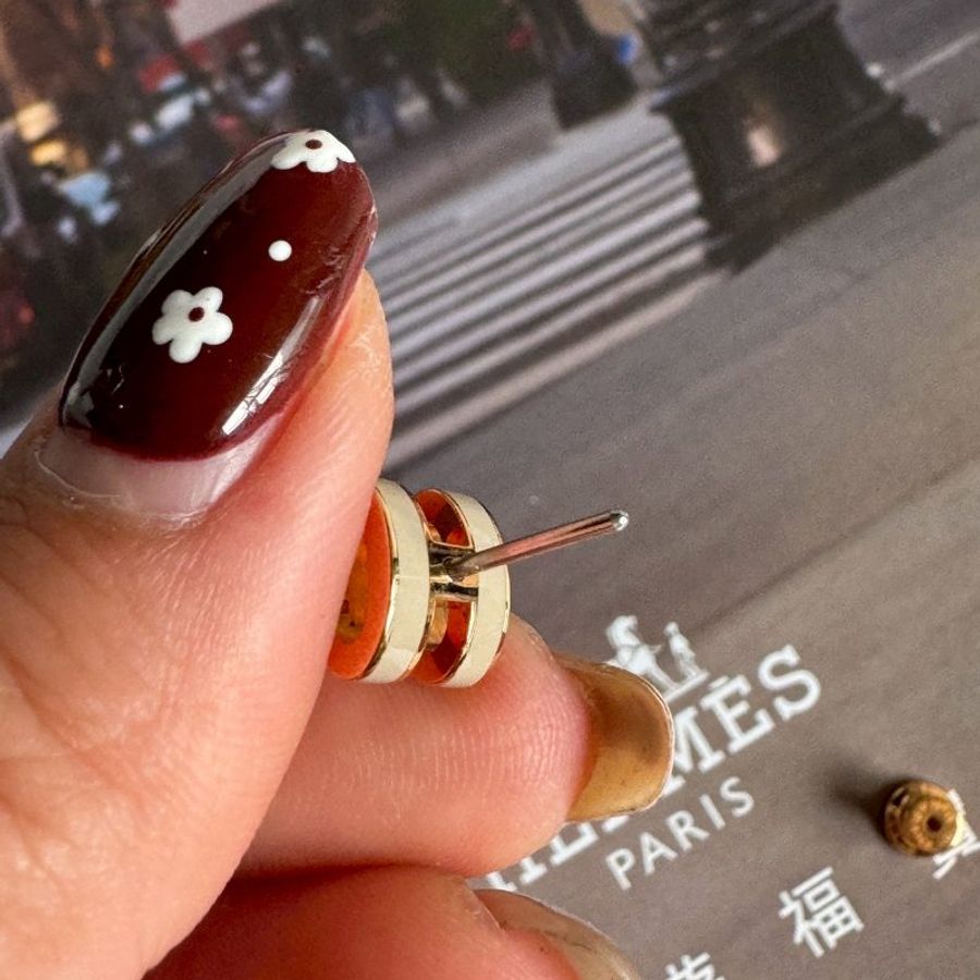 ✨必買款✨全新商品 Hermes 奶茶色H玫瑰金 mini pop耳環-3
