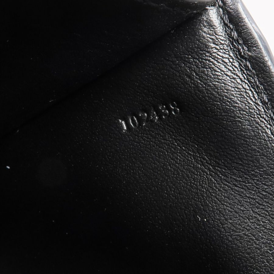 LOEWE 牛皮皮革Pebble Small Vertical Wallet金扣錢包-9
