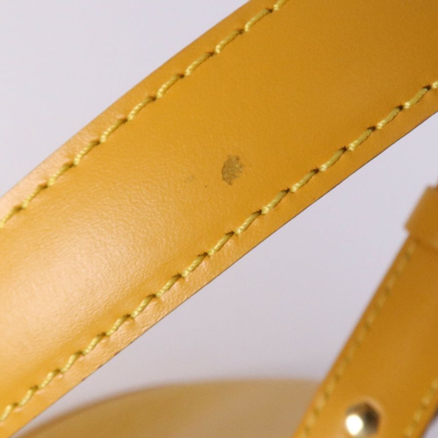LOUIS VUITTON Epi Cluny金扣肩背袋-15