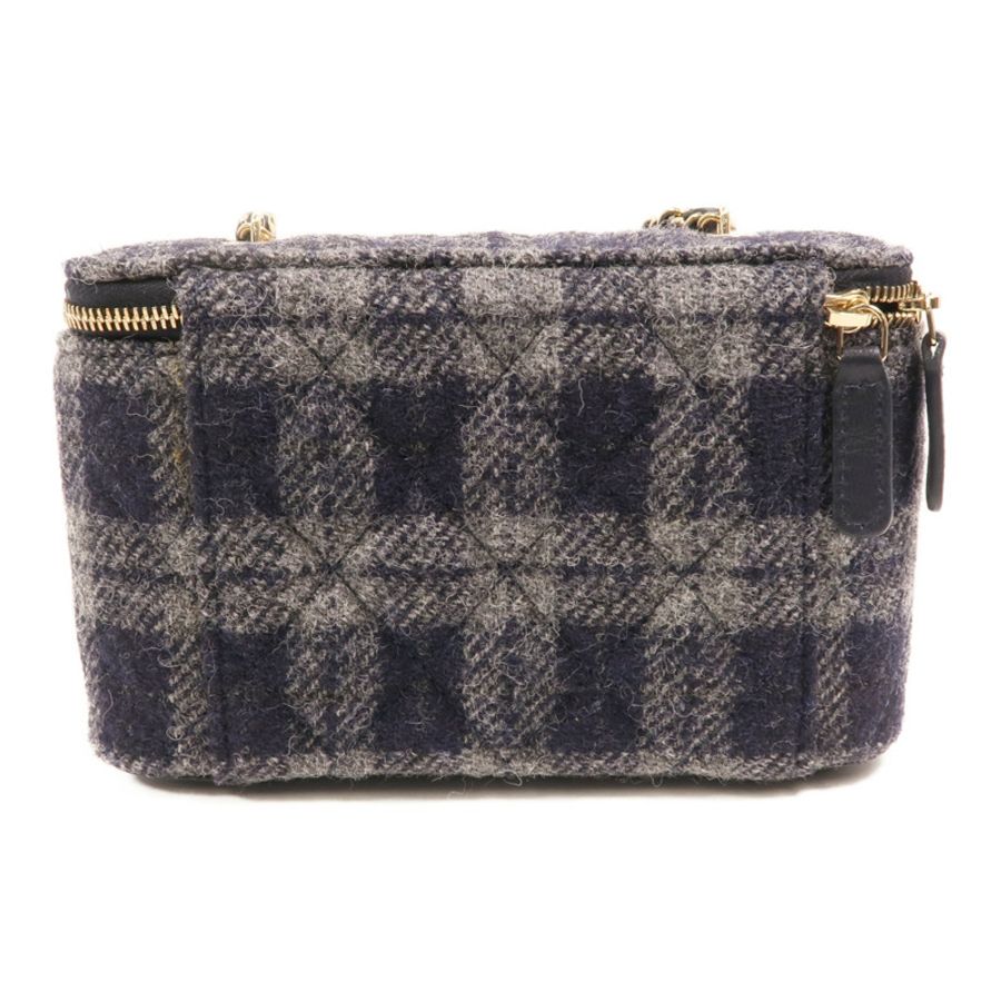 CHANEL 羊毛Vanity Case金扣肩背袋-1