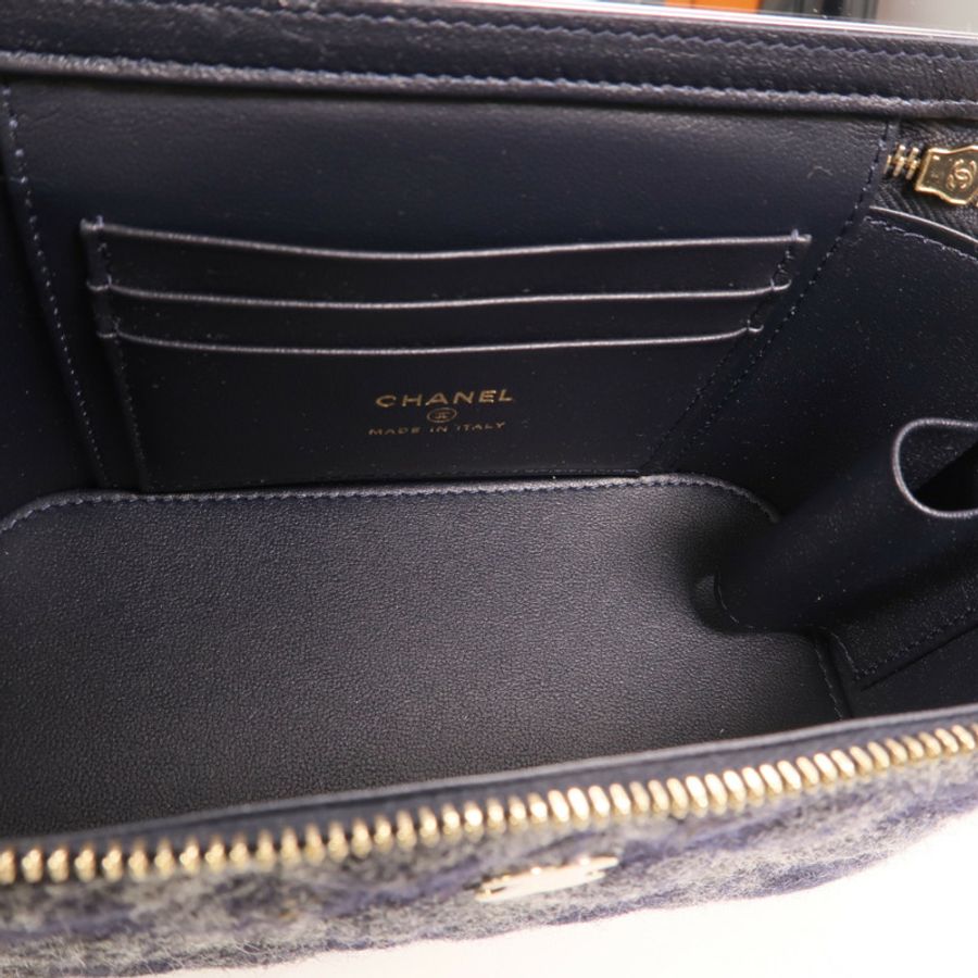 CHANEL 羊毛Vanity Case金扣肩背袋-4