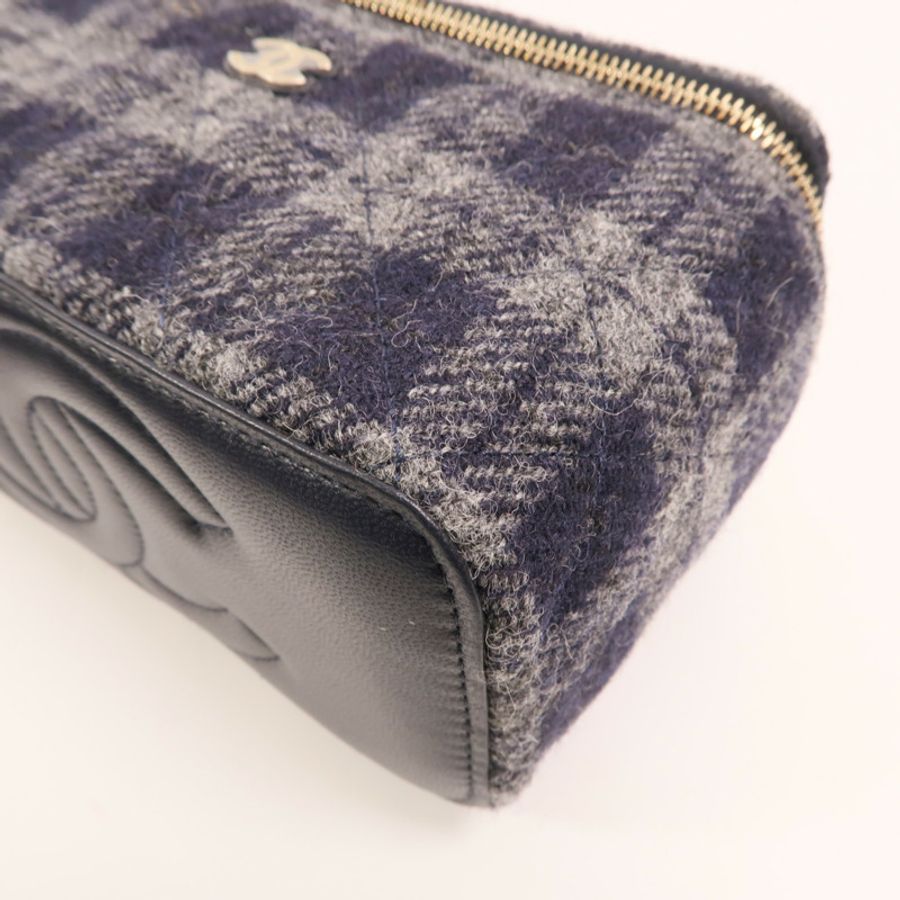 CHANEL 羊毛Vanity Case金扣肩背袋-8