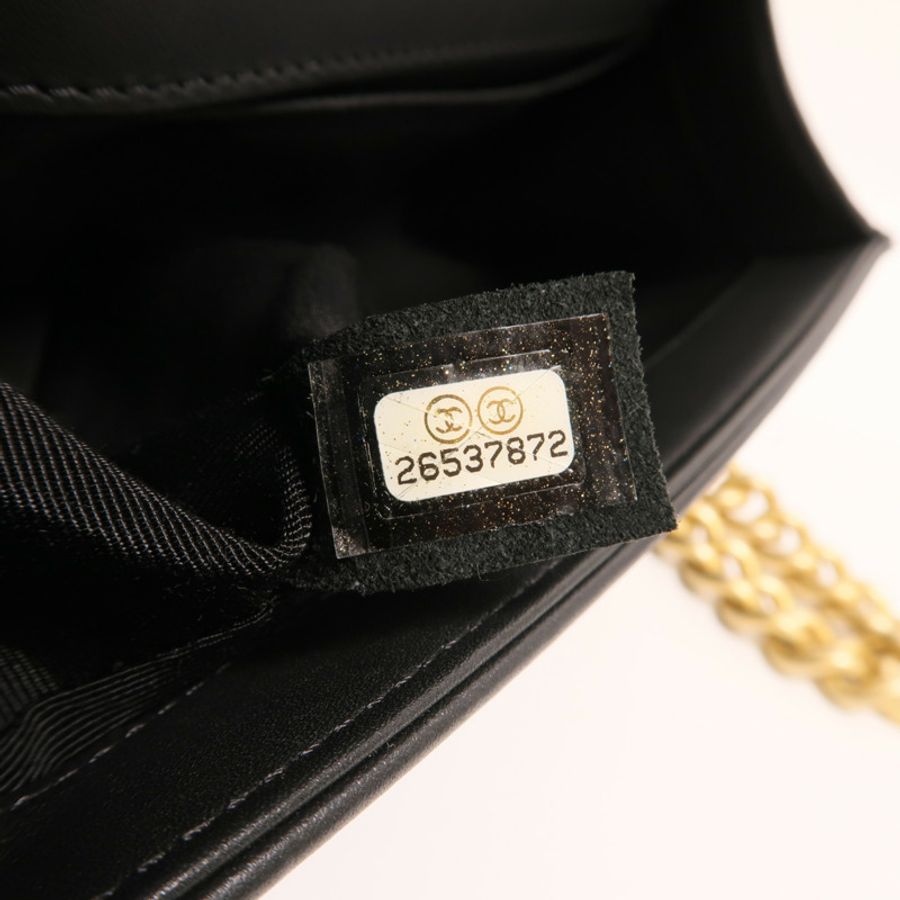 CHANEL 牛皮皮革Boy 20金扣鏈帶肩背袋-6