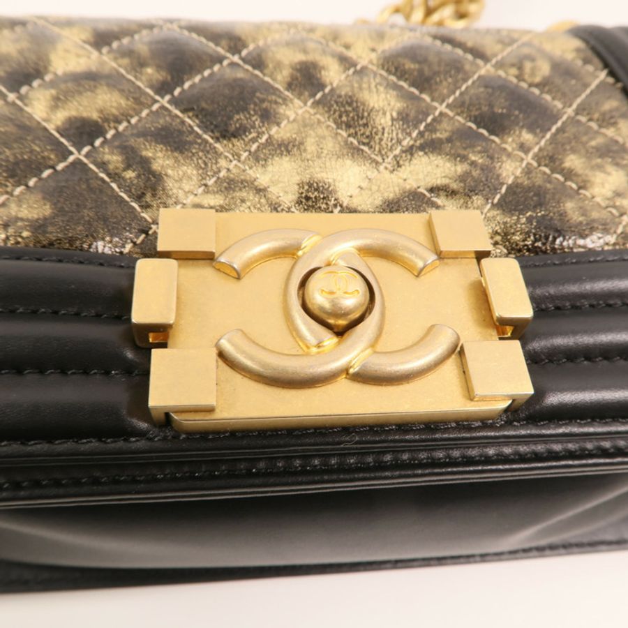 CHANEL 牛皮皮革Boy 20金扣鏈帶肩背袋-14