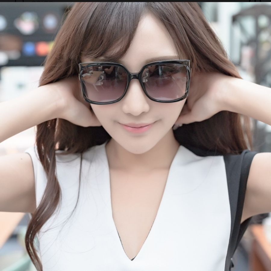 FENDI 時尚太陽眼鏡 (黑色)-4