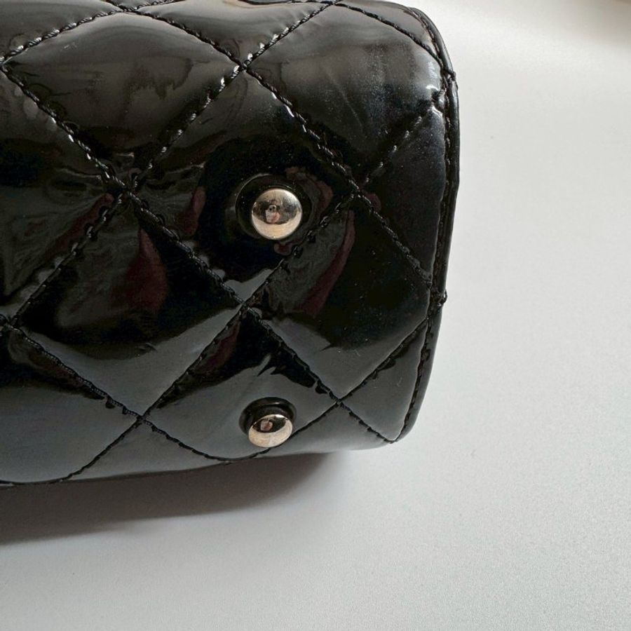 😍上身超美DER Chanel 漆皮銀鏈百搭雙肩包-7
