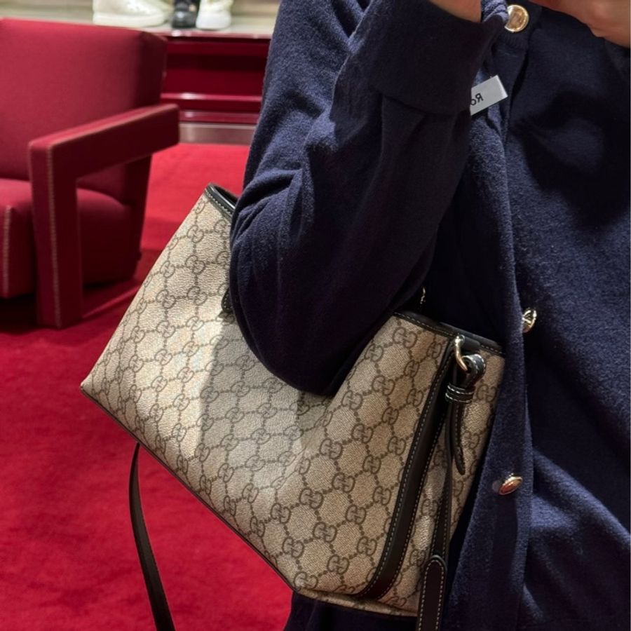 Gucci古馳GG原花PVC牛皮拼接Emblem中號托特包肩背斜背包815214-1
