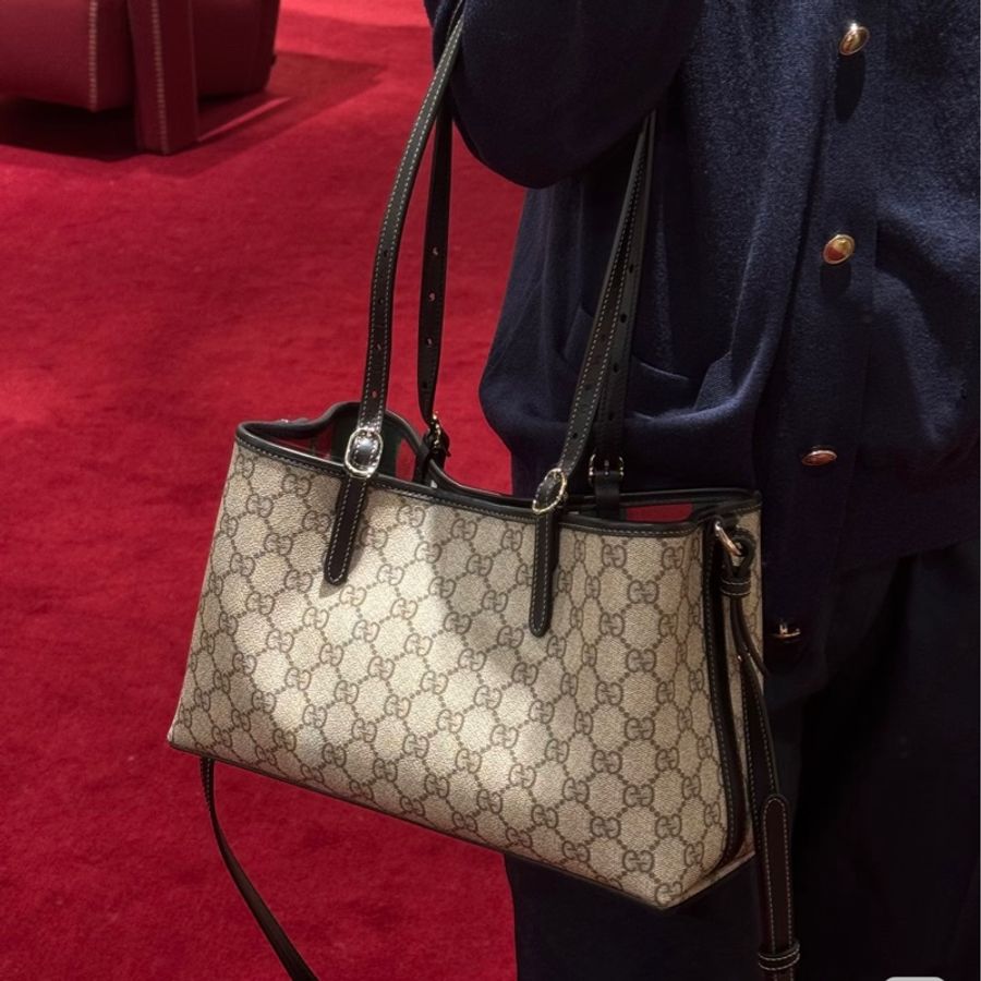 Gucci古馳GG原花PVC牛皮拼接Emblem中號托特包肩背斜背包815214-4