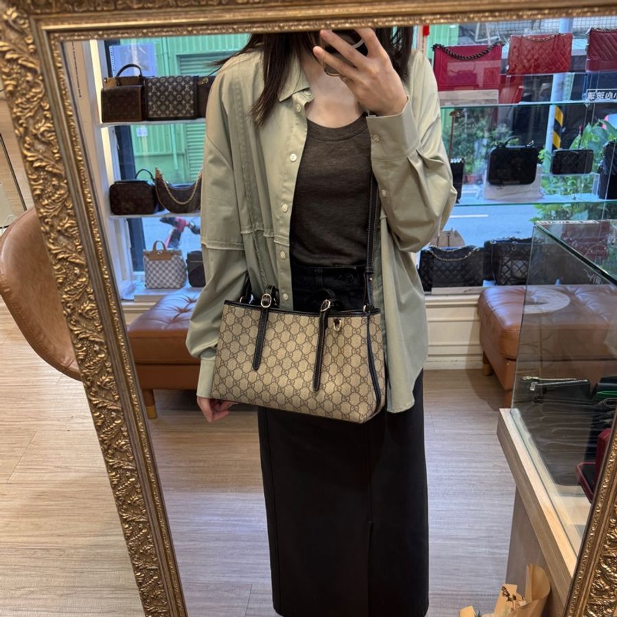 Gucci古馳GG原花PVC牛皮拼接Emblem中號托特包肩背斜背包815214-14