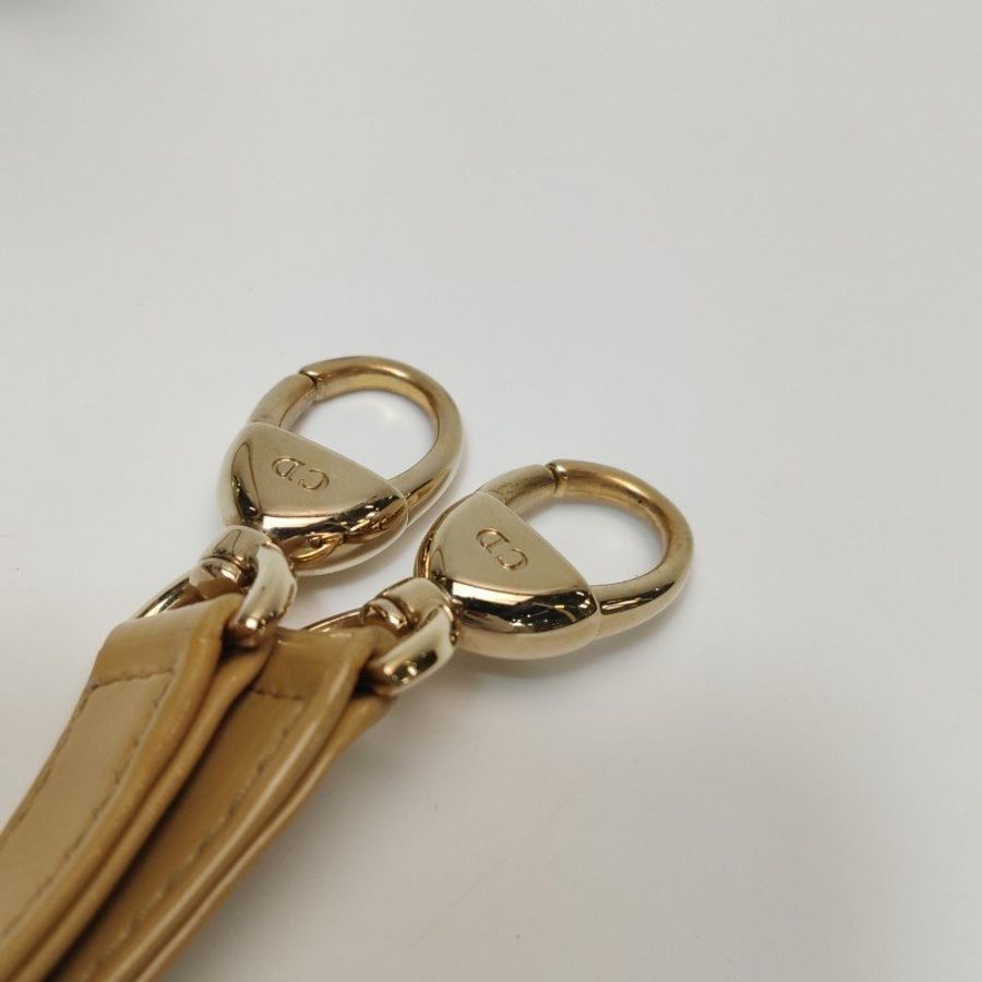 Dior Lady Dior戴妃包款中型漆皮藤格紋字母Logo吊飾單肩包-14