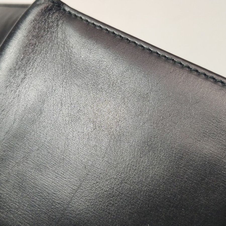 Gucci牛皮純色字母logo壓花對折錢包-9