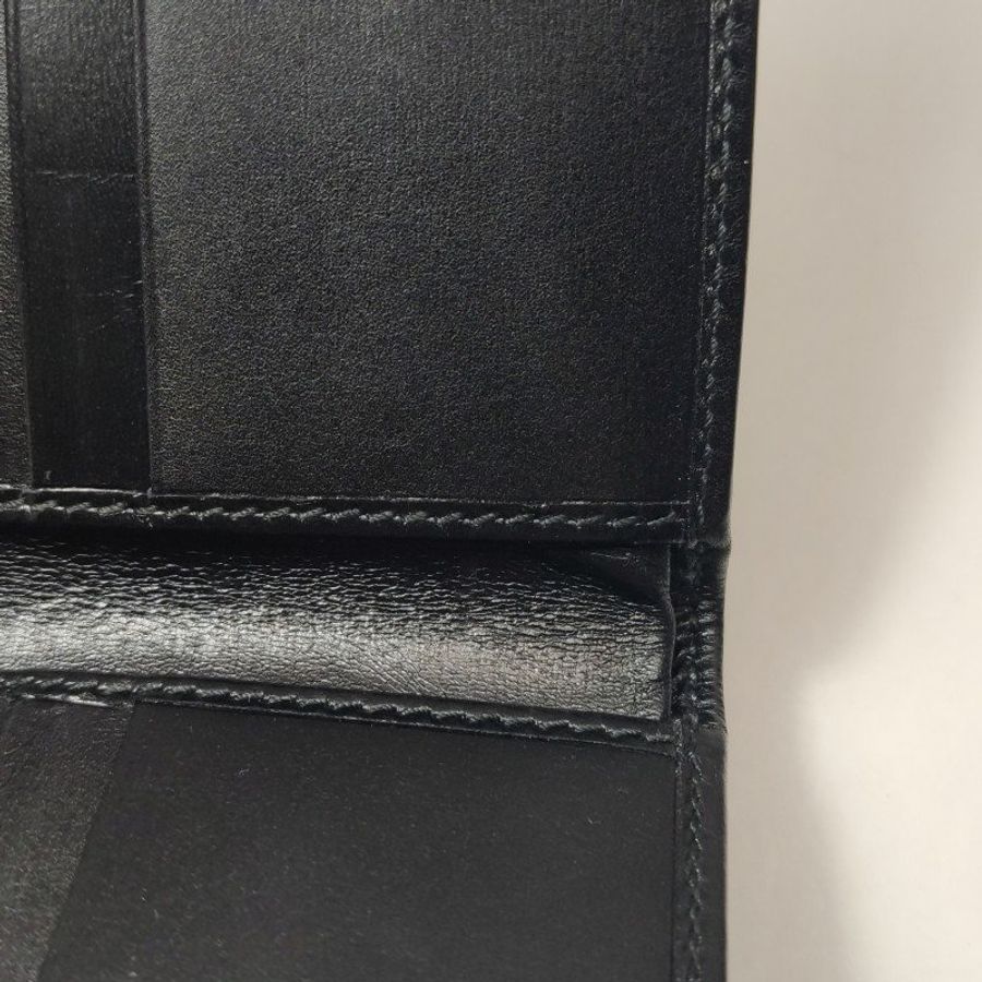 Gucci牛皮純色字母logo壓花對折錢包-16