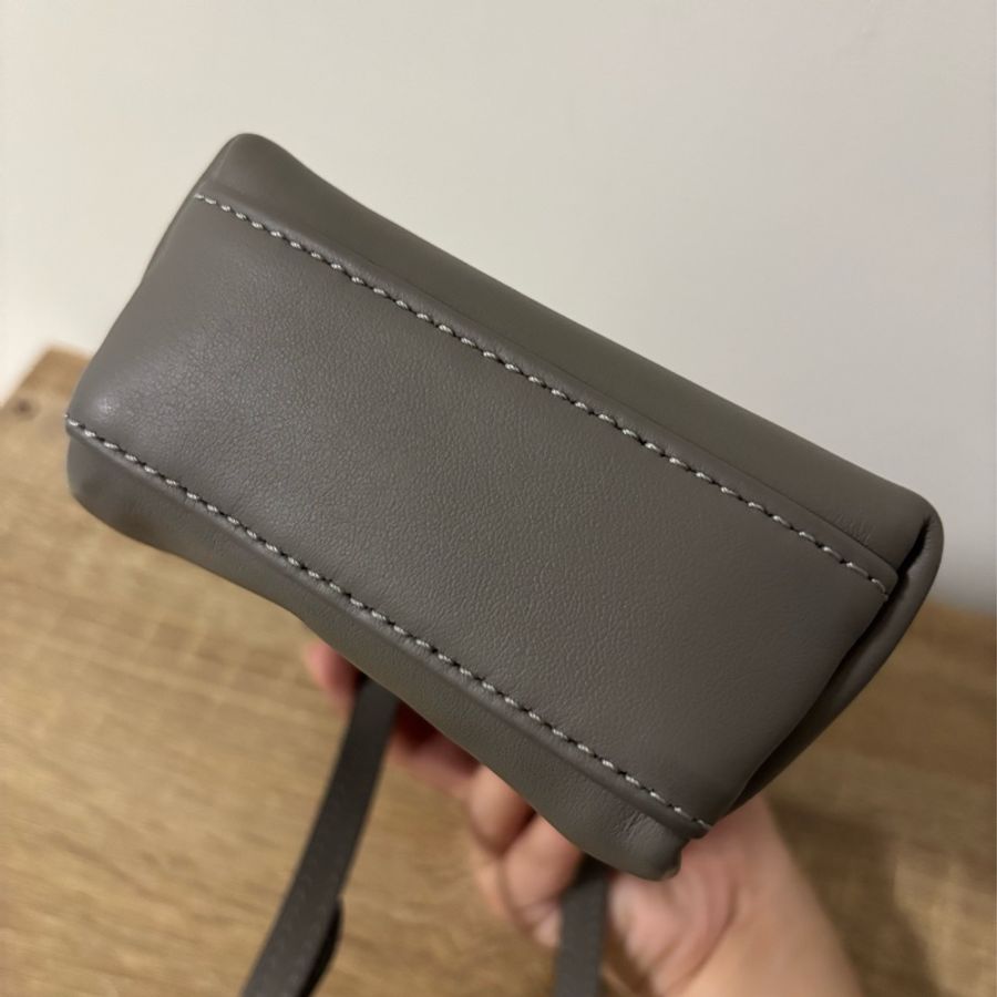 LONGCHAMP 斑鳩灰 迷你 手機包 LE PLIAGE XTRA系列牛皮直式斜背包-10