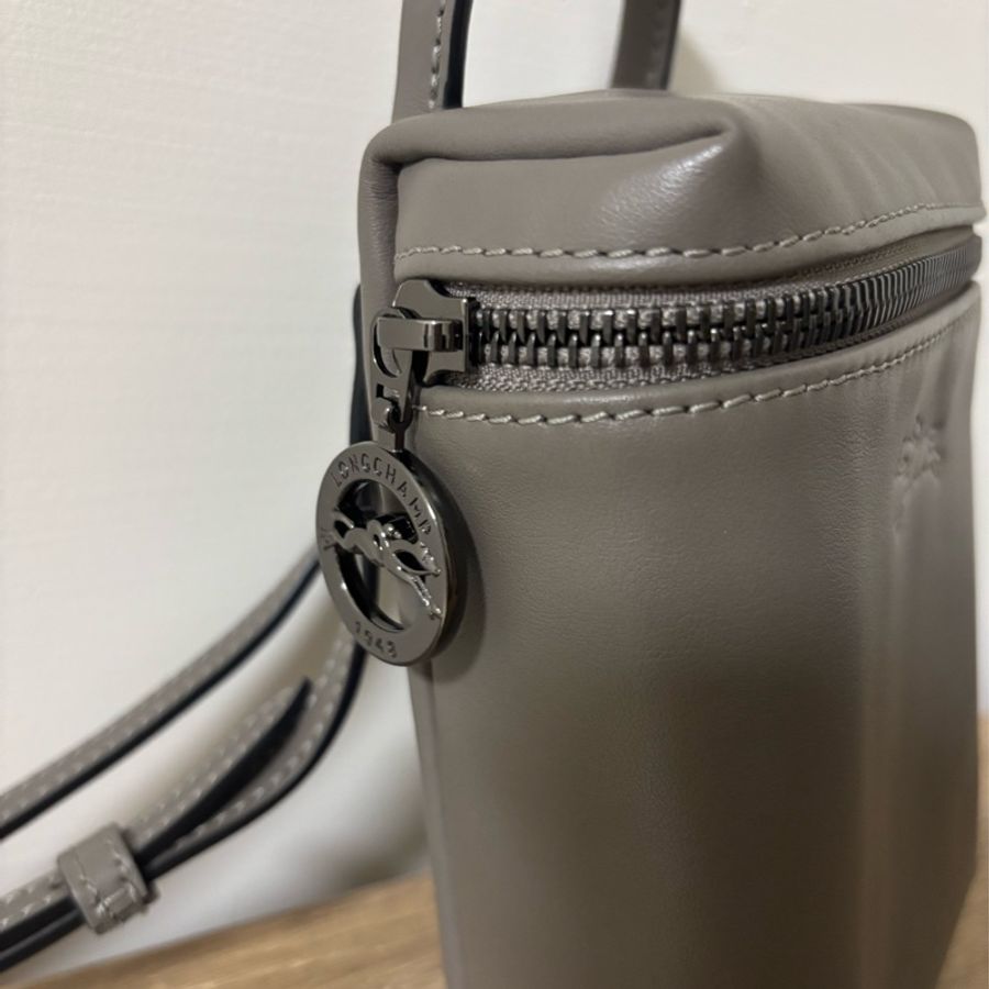 LONGCHAMP 斑鳩灰 迷你 手機包 LE PLIAGE XTRA系列牛皮直式斜背包-11