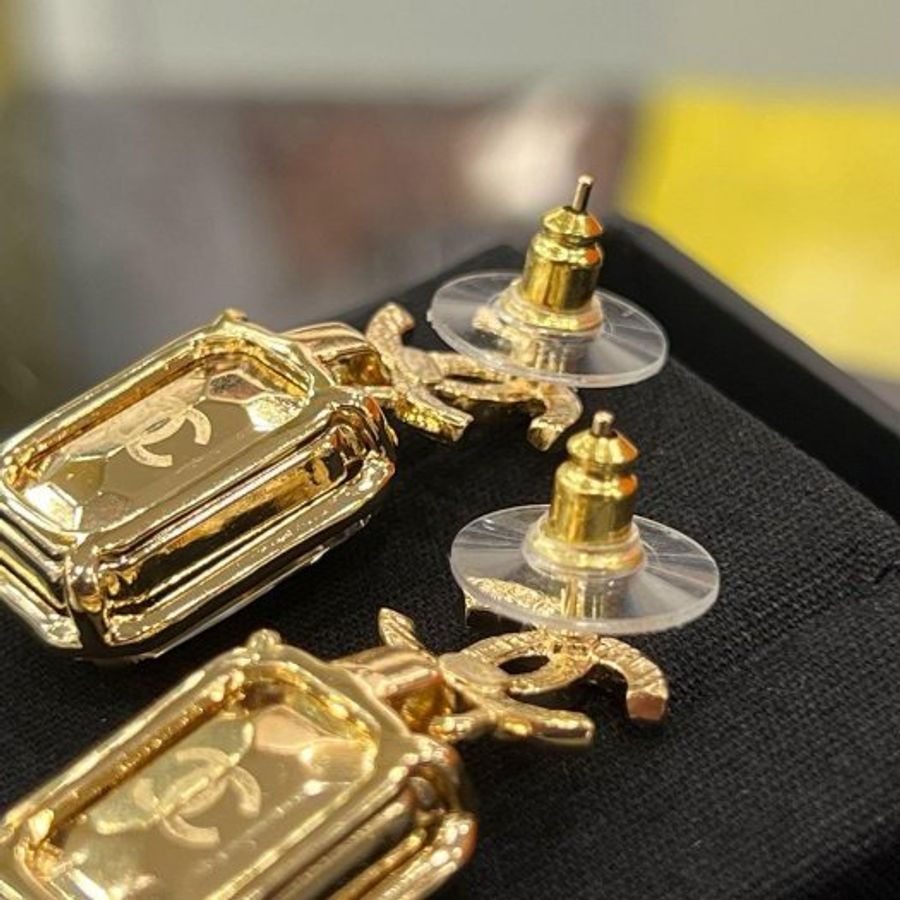 東區正精品㊣CHANEL A22K全新香奈兒金色雙C方形水晶毛呢吊墜耳環 RZ6296-4