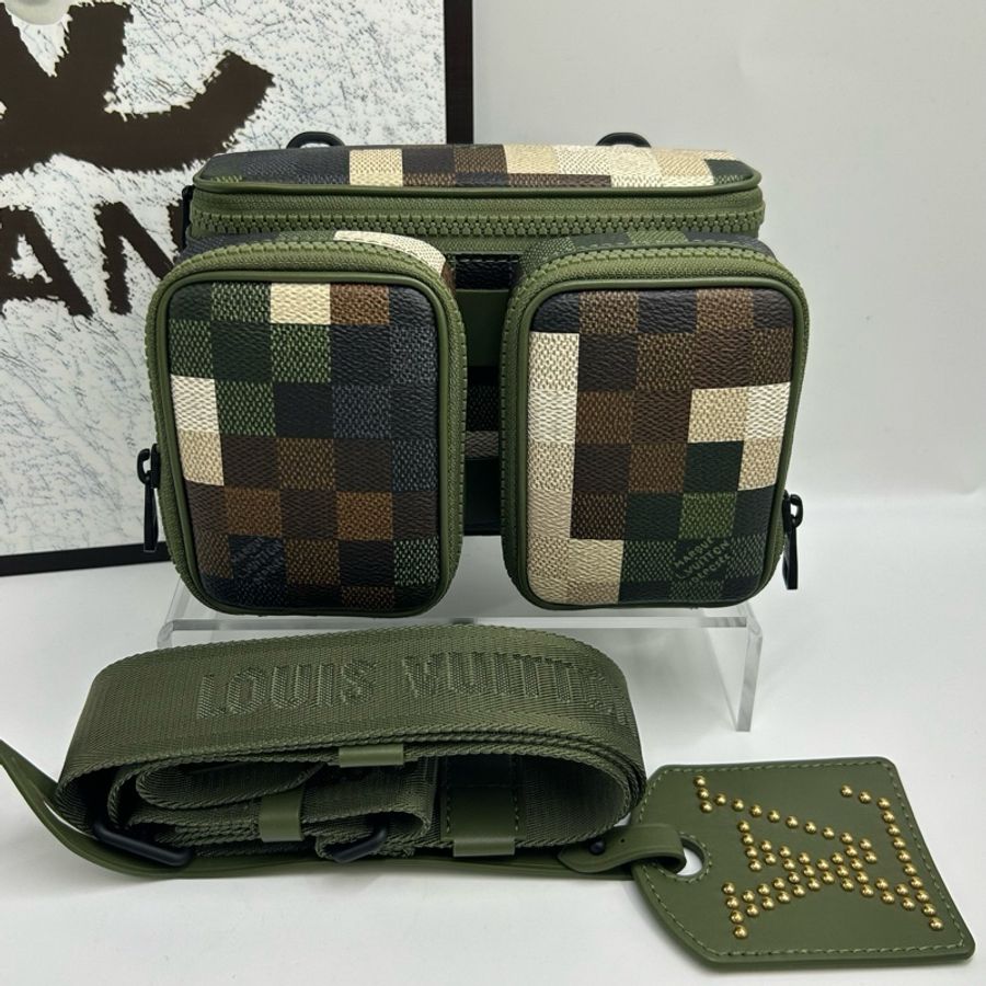 Lv Trail 塗層帆布 菲董迷彩 斜挎包 胸包 約長18.5cm 寬11cm 高12.5cm-1