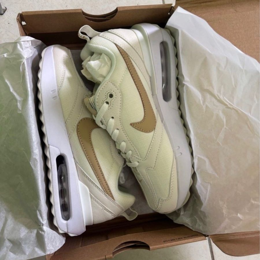 Nike 奶白色運動鞋-1