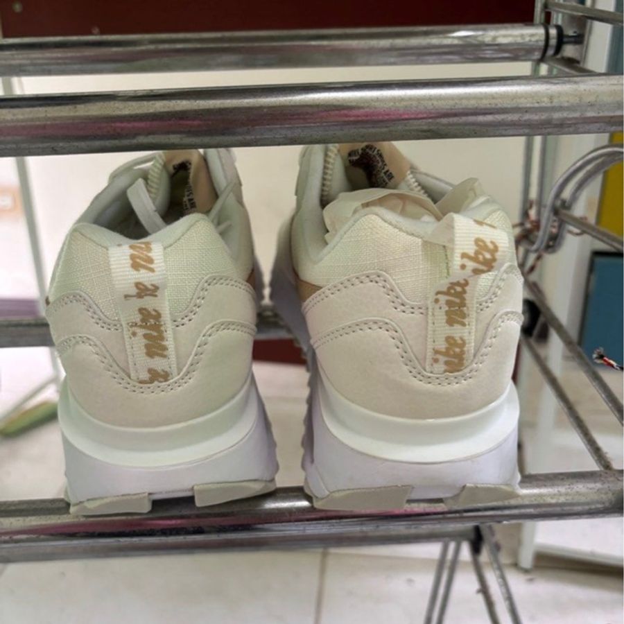 Nike 奶白色運動鞋-2