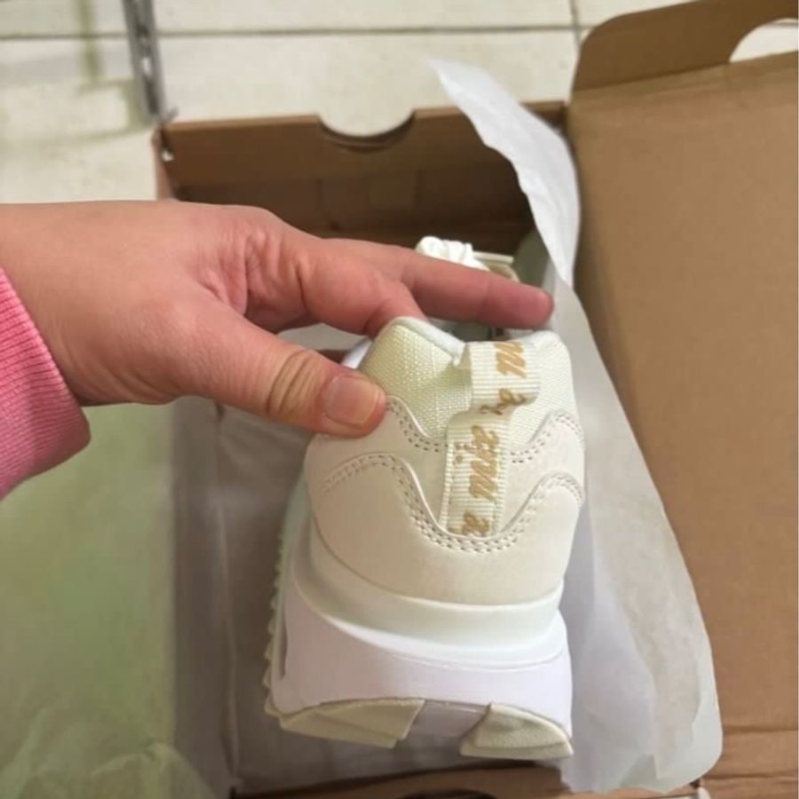 Nike 奶白色運動鞋-4