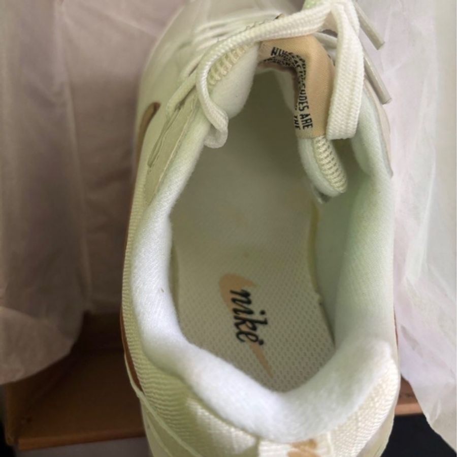 Nike 奶白色運動鞋-8