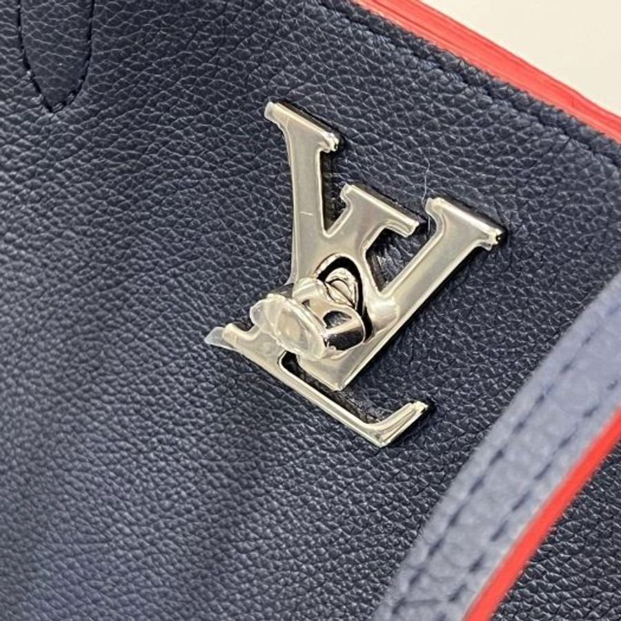 東區正精品㊣LOUIS VUITTON LV LOCKME 深藍色牛皮銀釦紅色內裡肩背包購物袋 RZ6310-2