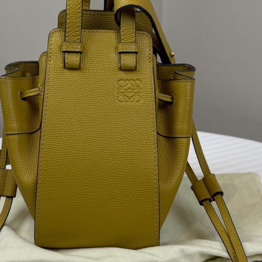 羅意威/LOEWE Hammock Mini 吊床 Drawstring 黃色 包身兩側採用抽繩設-9