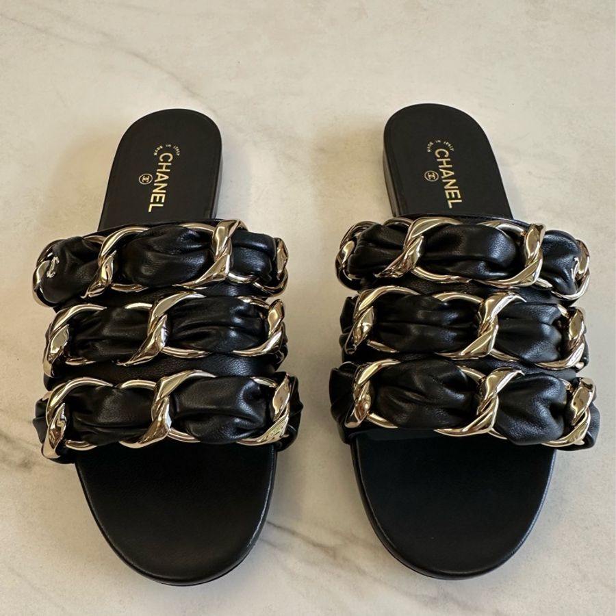 Chanel 黑色小羊皮拖鞋-0