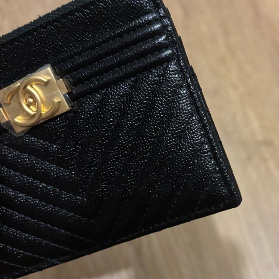 Chanel boy黑金山形紋拉鍊卡夾-12