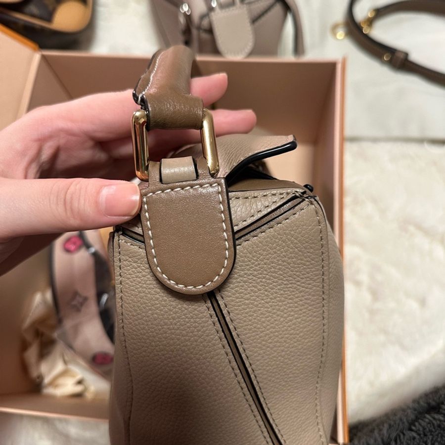 羅意威/Loewe 沙色拼色puzzle幾何包 小號附件防塵和肩帶。-3