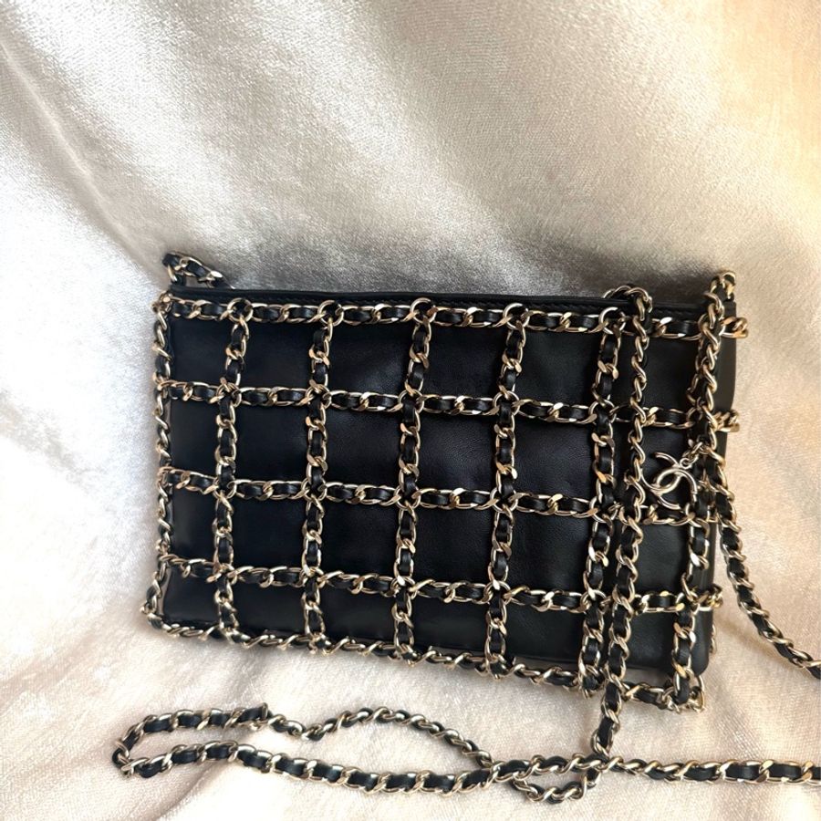 Chanel香奈兒 鳥籠系列橫版黑金 皮穿鏈網格鏈條包 ,黑金鍊條橫版單肩包。稀有限量秀款,可以斜挎-7