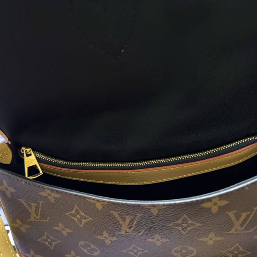 LV Diane法棍包-9