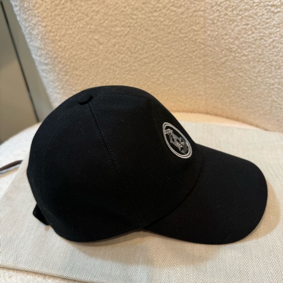 Hermes cap-4