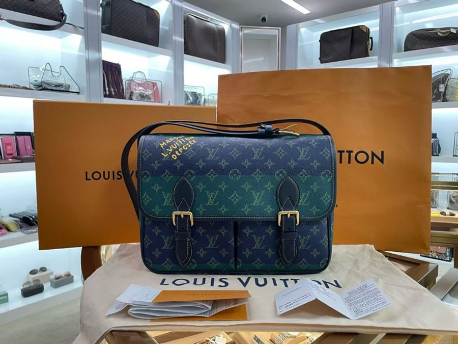 LV sacoche satchel messenger印花金屬菲董郵差包 新款常青藤學院風配色膠囊系列 尺寸約33*12*24cm-1