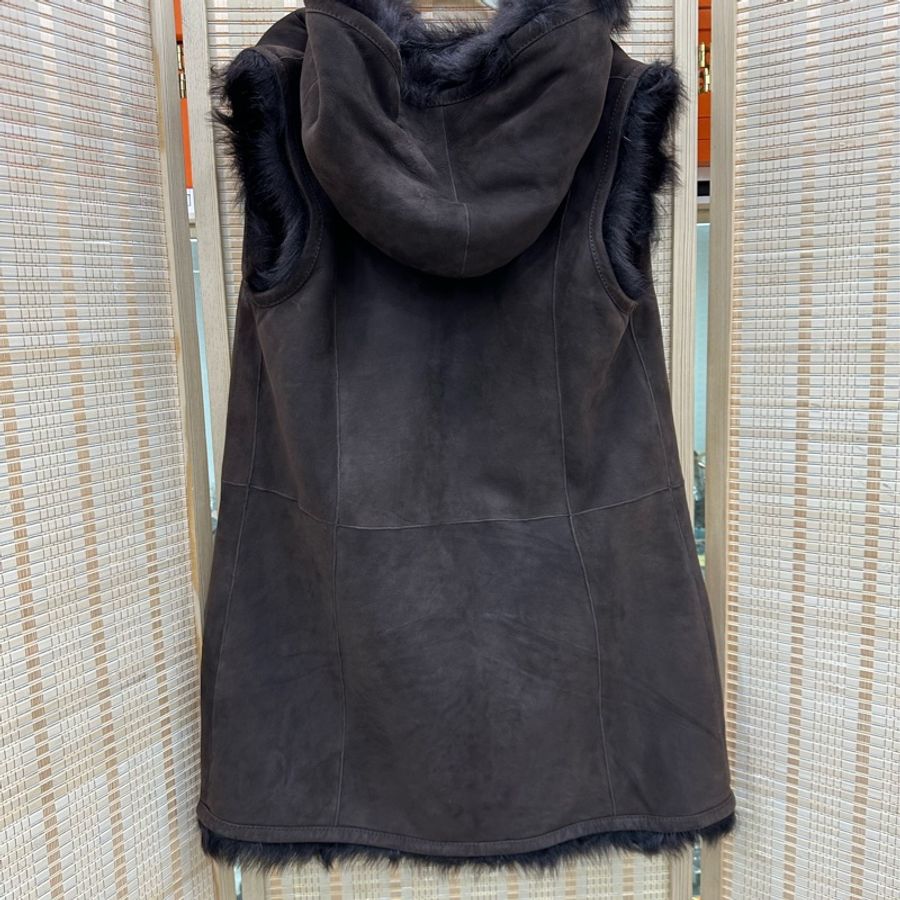 LV/ Louis Vuitton路易威登羊皮毛一體兩面穿皮草連帽馬甲 36碼-3