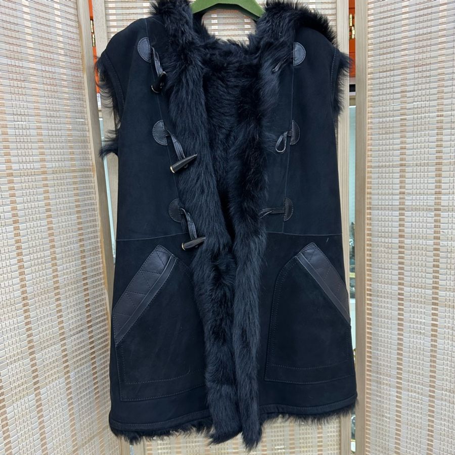 LV / Louis Vuitton路易威登羊皮毛一體兩面穿皮草連帽馬甲 36碼-2