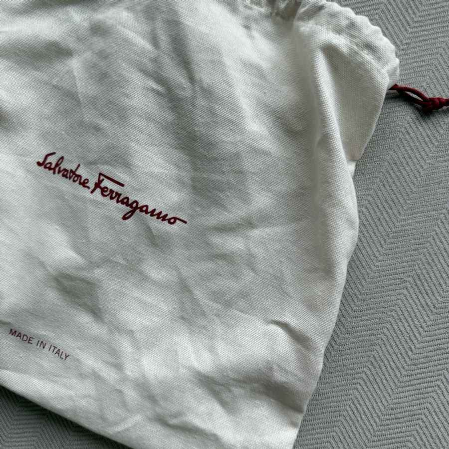 （限時特價）Salvatore Ferragamo 的 Viva Bow 單肩包（枕頭包)-22