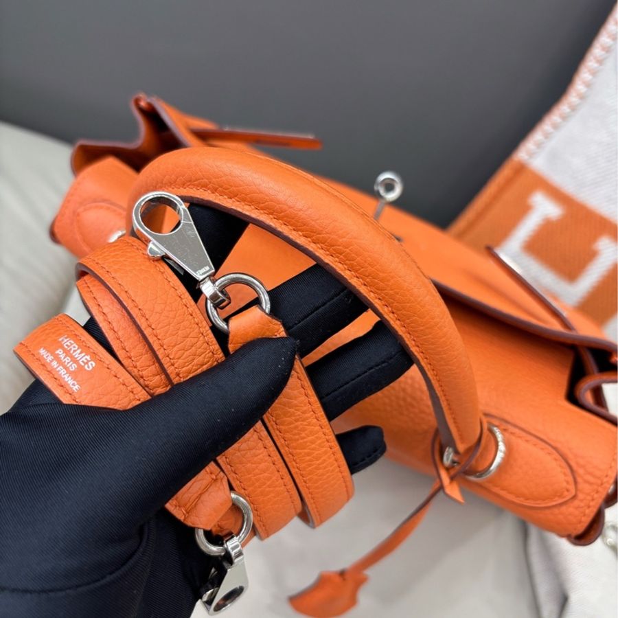 愛馬仕Hermes 愛馬仕橙銀扣Kelly28,togo皮,成色很棒98🆕以上,無明顯使用痕跡,兩個底釘膜還在,皮面非常乾爽,鎖鑰匙塵袋都在-7