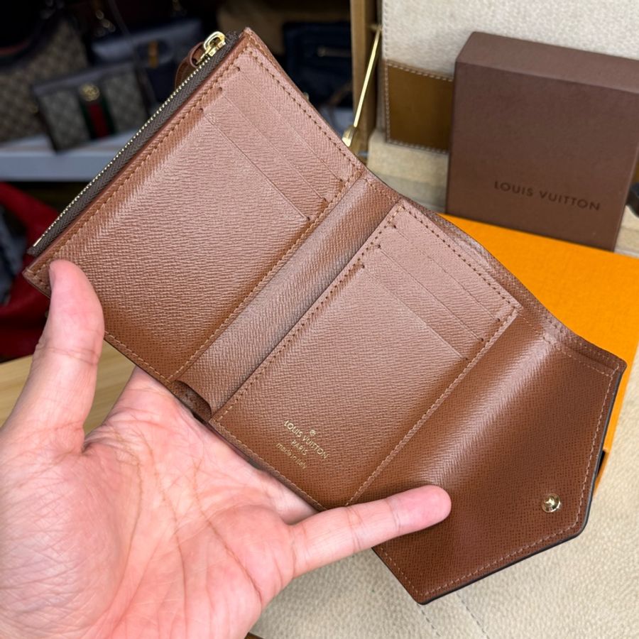 Louis Vuitton Victorien老花信封三折短夾🤎釋出必售-7