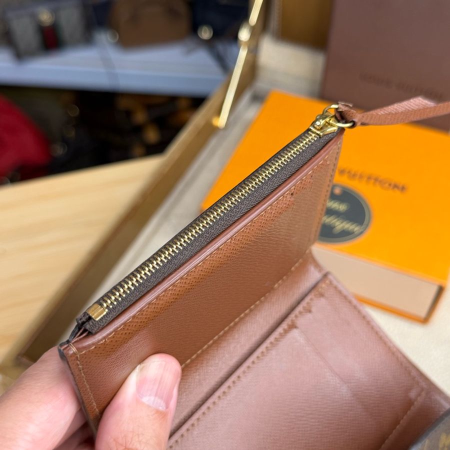 Louis Vuitton Victorien老花信封三折短夾🤎釋出必售-11