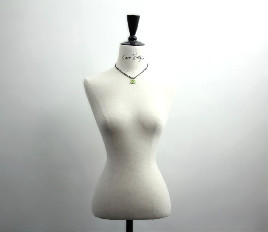 Chanel Vintage 04A樹脂螢光綠色CC灰鏈頸鏈-5