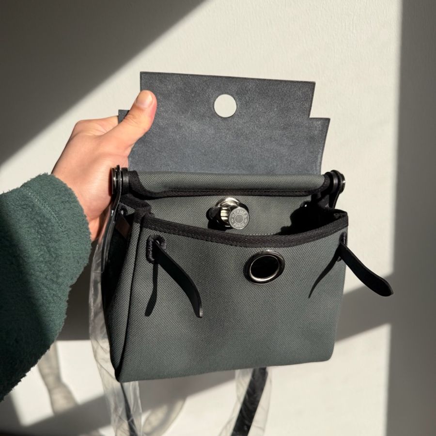 愛馬仕 mini Herbag/ Hermes Herbag Zip 20 Bag - vert mangrove w/ silver hardware 2025 墨綠 銀扣-25
