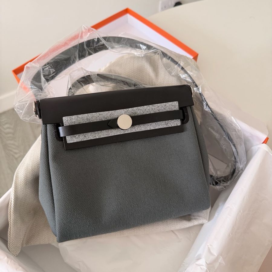 愛馬仕 mini Herbag/ Hermes Herbag Zip 20 Bag - vert mangrove w/ silver hardware 2025 墨綠 銀扣-28