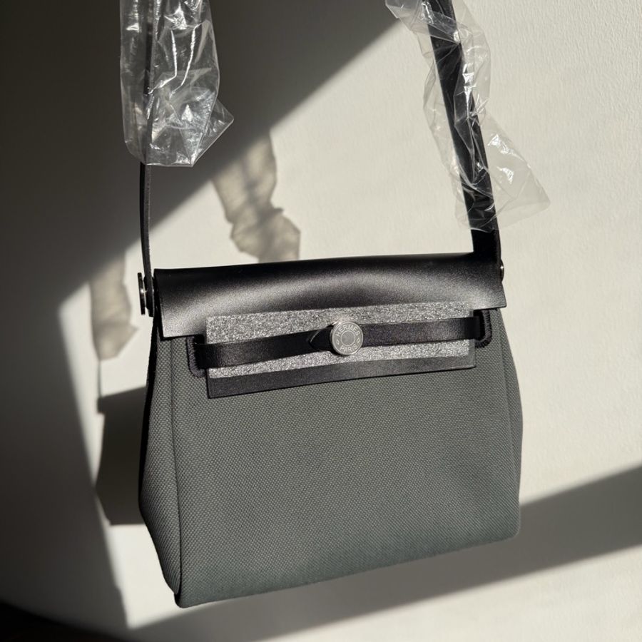 愛馬仕 mini Herbag/ Hermes Herbag Zip 20 Bag - vert mangrove w/ silver hardware 2025 墨綠 銀扣-38