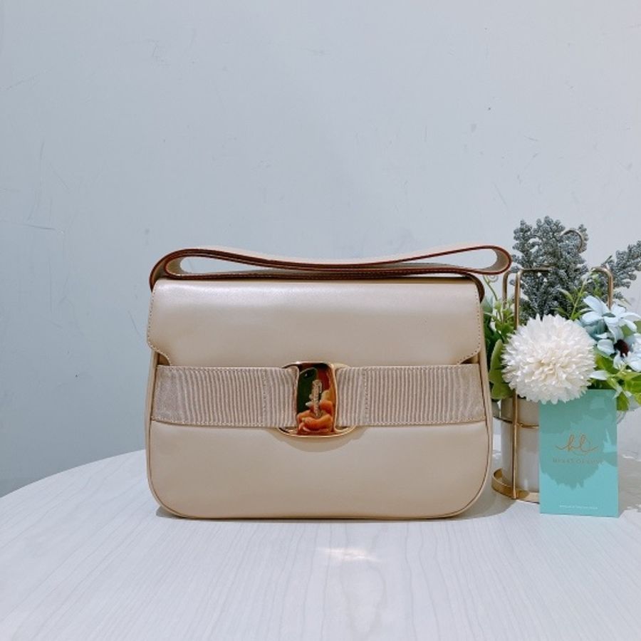 TK1977 菲拉格慕中古米白色斜挎包SALVATORE FERRAGAMO VINTAGE VARA SHOULDER BAG-0
